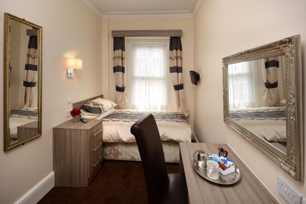 Gascony Hotel Майнхед Екстериор снимка